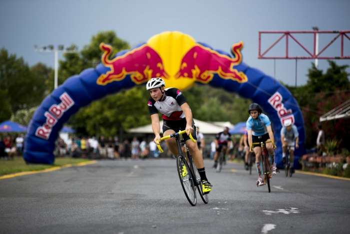 Red Bull Break the Frame: Ο πρώτος αγώνας ταχύτητας για fixed gear ποδήλατα σε πίστα καρτ είναι πια γεγονός!