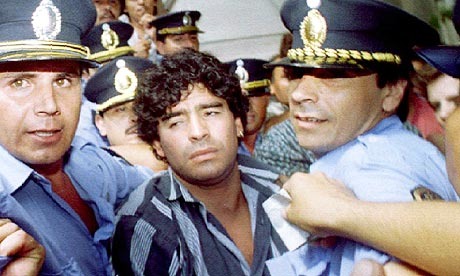 «Ντιέγκο έχεις χαθεί; Πόσο πήρες;»: Η μέρα που ακόμα και οι αστυνομικοί σοκαρίστηκαν απ’ την εικόνα του Μαραντόνα