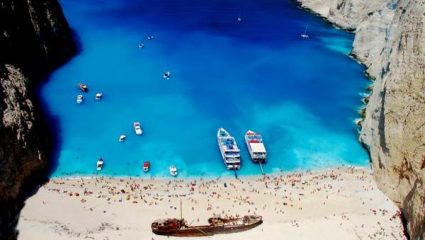 «Το Ναυάγιο»: Η ιστορία του πλοίου που βρίσκεται στην ωραιότερη παραλία της Ελλάδας