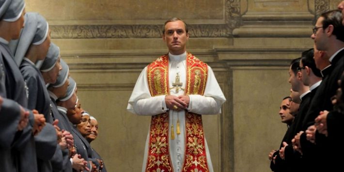 The Υoung Pope: Ένας Άγιος Πατέρας που καπνίζει και πίνει coca cola zero