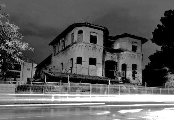 Τα 3 στοιχειωμένα σπίτια στην Ελλάδα: Θα έμπαινες μέσα μετά τα μεσάνυχτα;
