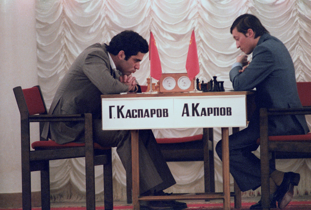 Κασπάροφ – Καρπόφ πέρα απ' τα όρια της ανθρώπινης αντοχής: Το ματς του αιώνα που δεν έληξε ποτέ