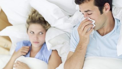 Δεν τις πιάνει τίποτα: Πώς βιώνει τη γρίπη ένας άντρας και πώς μια γυναίκα!