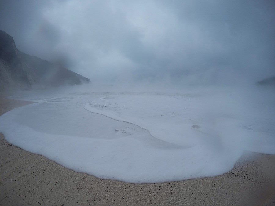 Ένα σπάνιο και εντυπωσιακό φαινόμενο στην παραλία του Μύρτου στην Κεφαλονιά (Pics)