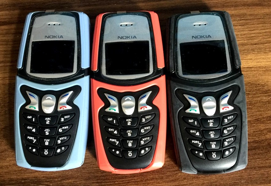 Οι αθάνατες...μπακατέλες: 10 θρυλικά κινητά των ‘90s που δεν έσπαγαν με τίποτα (Pics)