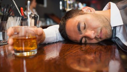 Αλκοόλ: Ένας επιστήμονας σου βρήκε την καλύτερη δικαιολογία για να μεθάς