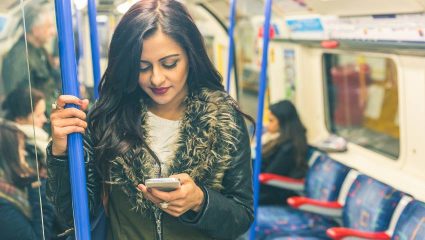 Τεστ γκαντεμιάς: Αυτοί είναι οι 5 πιο σπαστικοί τύποι που θα καθίσουν δίπλα σου στο μετρό αν είσαι άτυχος