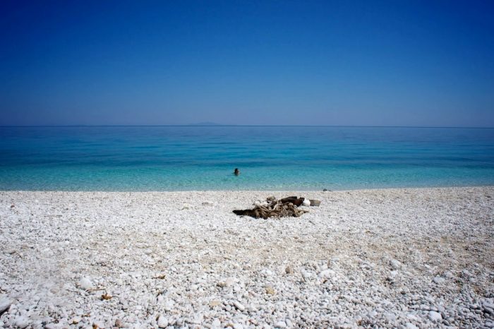 Καλύτερη απ’ το Μύρτο: Η ωραιότερη κρυμμένη παραλία στην Ελλάδα (Pics)