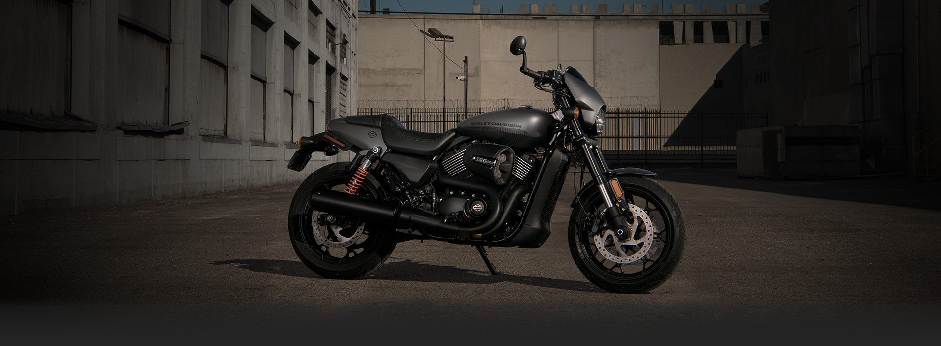 Street Rod: Το νέο μοντέλο της Harley Davidson είναι η επιτομή του εκλεπτυσμένου στιλ