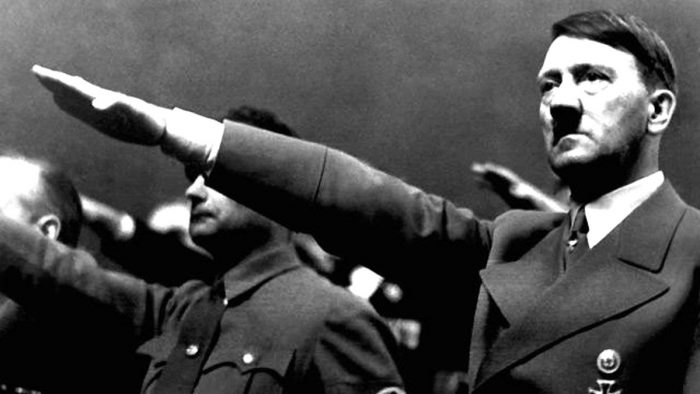 Εύα Μπράουν: Η «αιώνια» ερωμένη του Χίτλερ που αυτοκτόνησε 24 ώρες αφότου τον παντρεύτηκε