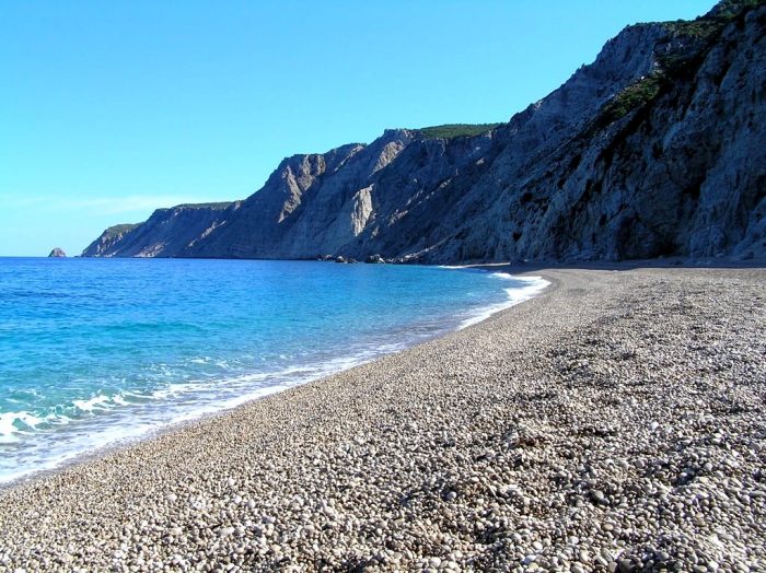 Οι ωραιότερες στην Ελλάδα: Γι' αυτές τις 2 παραλίες αξίζει να κατέβεις 450 σκαλοπάτια (Pics)