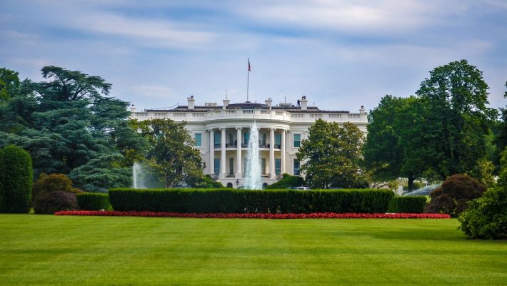 Η δεύτερη ζωή του προέδρου: Οι 9 διάσημες σχέσεις του πιο άτακτου ενοίκου του Λευκού Οίκου