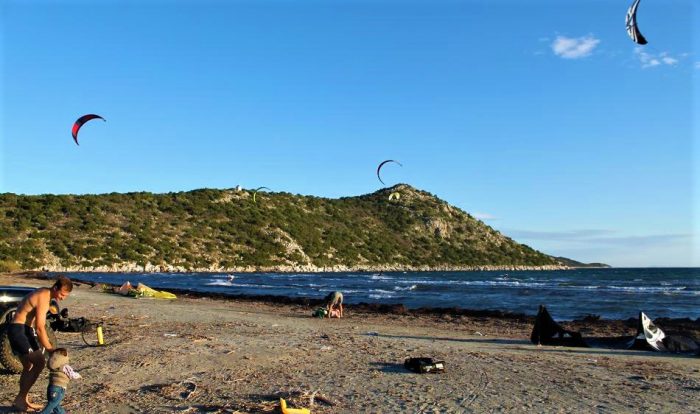 Αυτές είναι οι 5 ωραιότερες -και δωρεάν- παραλίες με κρυστάλλινα νερά δίπλα στην Αθήνα (Pics)