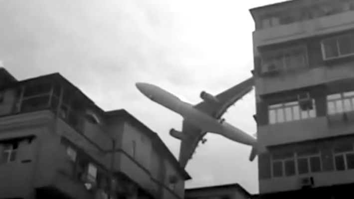 Άγγιξε τα σπίτια: Ο πιλότος της Ολυμπιακής που έσωσε 418 επιβάτες επειδή έσπασε το πρωτόκολλο