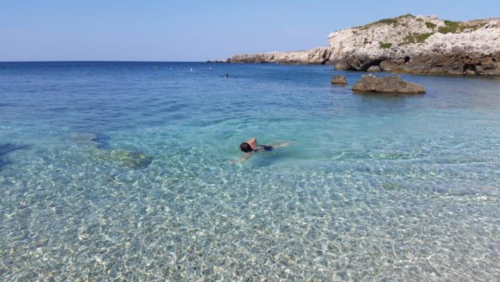 Παγωμένη, αλλά υπέροχη: Η πιο κρύα παραλία της Ελλάδας, που το νερό της δεν ζεσταίνει ποτέ (Pics)