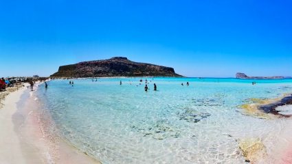 Άλλες 90 μέρες καλοκαίρι: Η ελληνική παραλία-μαγεία που μπορείς να κάνεις μπάνιο μέχρι τον Νοέμβρη (Pics)