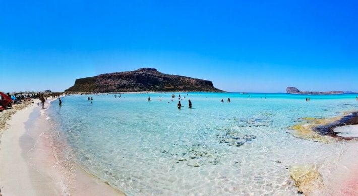 Άλλες 90 μέρες καλοκαίρι: Η ελληνική παραλία-μαγεία που μπορείς να κάνεις μπάνιο μέχρι τον Νοέμβρη (Pics)