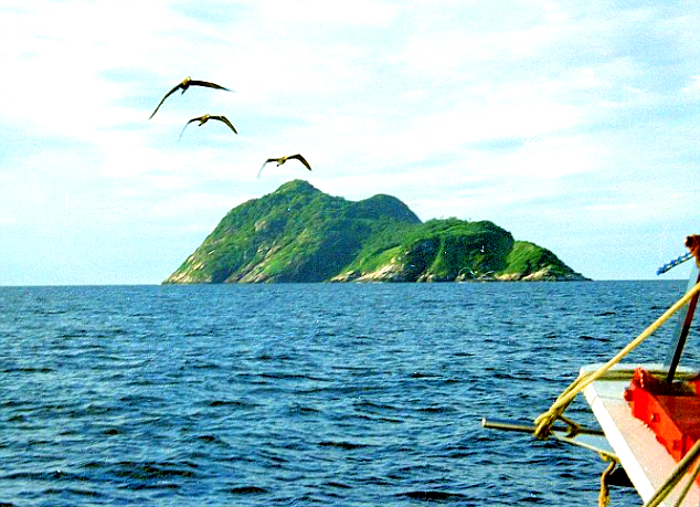 «Το νησί των χρυσών φιδιών»: Τολμάς να επισκεφτείς το πιο επικίνδυνο μέρος του κόσμου; (Pics)