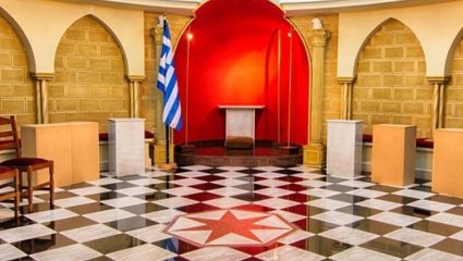 Ο μύθος του μασονισμού: Τα πιο γνωστά μέλη της μασονικής στοάς στην Ελλάδα (Pics)