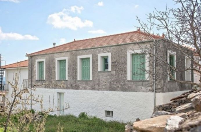 Το ωραιότερο σπίτι στην Ελλάδα: Αυτό το αγροτόσπιτο που βλέπετε από μέσα είναι «παλάτι»! (Pics)
