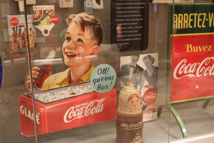 «Έχουμε τη μυστική συνταγή της»: Οι 2 ραδιοφωνικοί παραγωγοί που βρήκαν το ακριβότερο μυστικό της Coca Cola