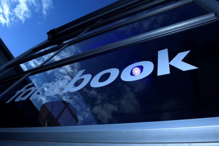 Tο Facebook έχασε 30 δισεκατομμύρια δολάρια σε λίγες ώρες. Ε... και;