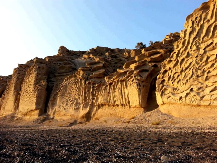 Η πιο εξωπραγματική παραλία της Ελλάδας: Θυμίζει σκηνικό του πλανήτη Άρη! (εικόνες)