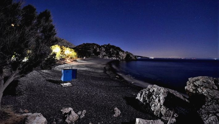 Βγαλμένη από… θρίλερ: Το ελληνικό νησί με τη «μαύρη παραλία» που θεωρείται η πιο τρομακτική του κόσμου (Pics)