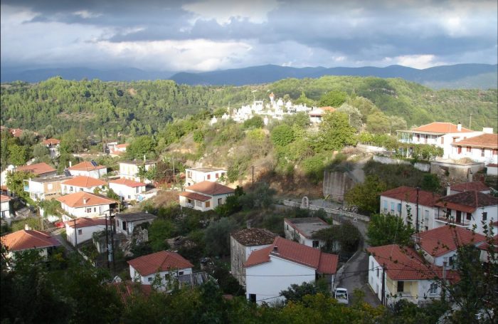 Ιψενικά τρίγωνα: Το χωριό της Ελλάδας όπου οι άντρες συζούσαν με ερωμένη και σύζυγο