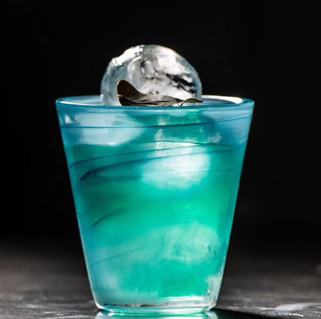 8 cocktails για να πίνεις στα μπαρ της Αθήνας αυτό το καλοκαίρι