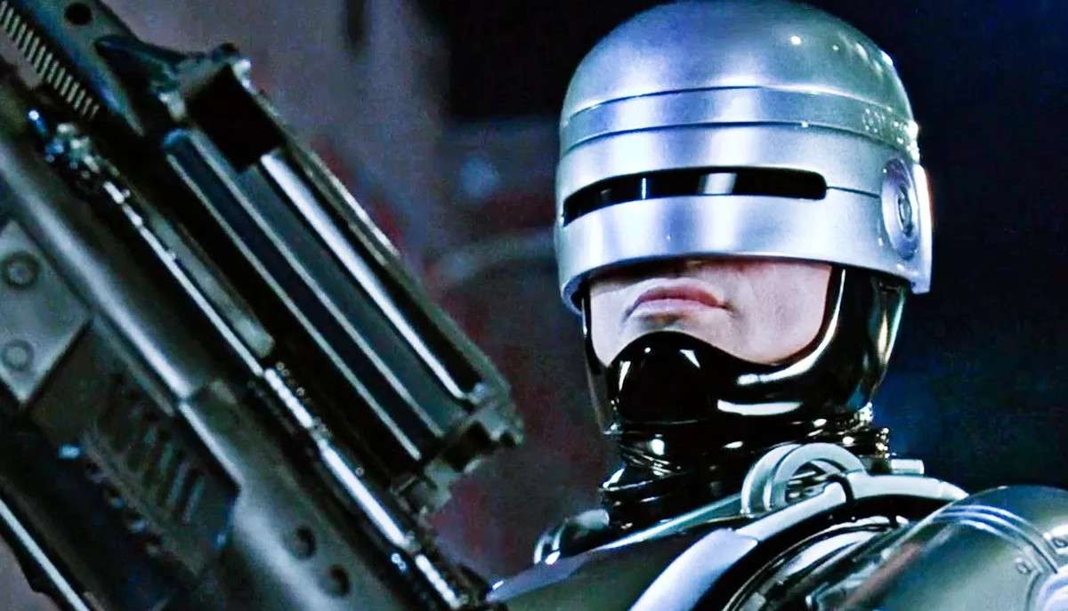 Ο Robocop επιστρέφει και έχει τον ιδανικότερο σκηνοθέτη γι΄αυτό