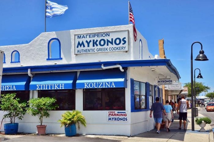 25 ελληνικά εστιατόρια, 9 σχολεία: Το χωριό της Φλόριντα με τους χιλιάδες Έλληνες που θυμίζει 12νησα