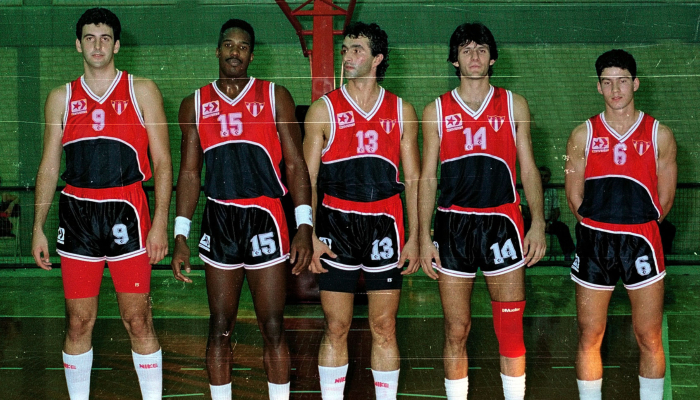 6 θρυλικές ομάδες μπάσκετ που μας μύησαν στον έρωτα για το άθλημα