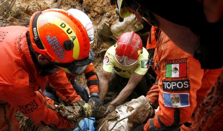 Los Topos: Η ειδική ομάδα διάσωσης που διαλύει κάθε στερεότυπο, διδάσκοντας αυταπάρνηση