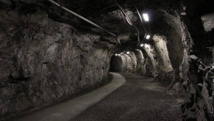 Οι υπόγειες στοές την καταπίνουν μέρα με τη μέρα: Η πόλη που σε λίγα χρόνια θα σταματήσει να υπάρχει (Pics)