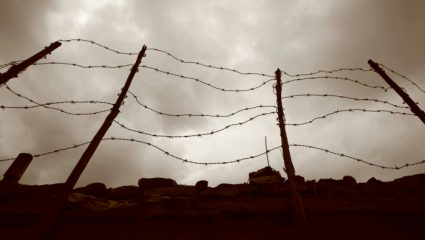 Ορθοστασία μέχρι θανάτου: Το πιο διεστραμμένα απάνθρωπο βασανιστήριο που εφαρμόστηκε στη Μακρόνησο