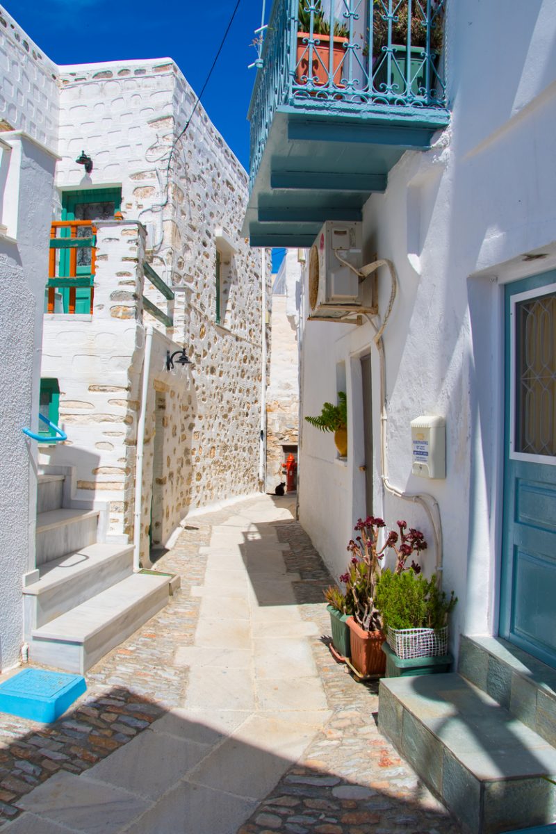 «Με 50 ευρώ έχεις τη θάλασσα στην πόρτα σου»: Το ελληνικό νησί που έσβησε τη Μύκονο (Pics)