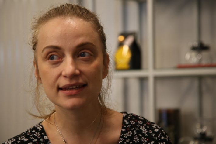 Η Λένα Δροσάκη έγινε ηθοποιός για να «σκληραγωγηθεί» στο τέλος