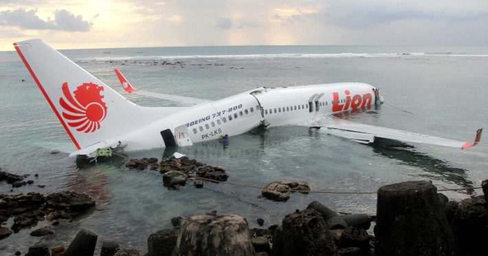 Boeing 737 MAX 8: Το ψεγάδι του θαύματος της τεχνολογίας που οδήγησε στη συντριβή των 2 αεροπλάνων