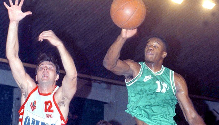 Αντόνιο Ντέιβις: «Κάρφωσε» με την φανέλα του Παναθηναϊκού και «πέταξε» για το NBA
