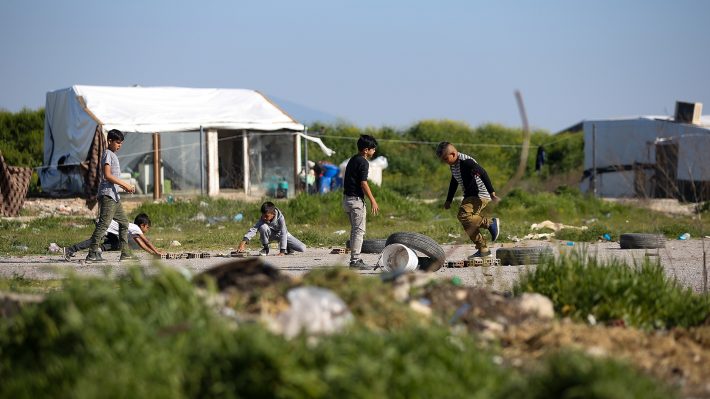 Οι φαβέλες της Αττικής: Οι άγραφοι νόμοι της κοινωνίας των Ρομά