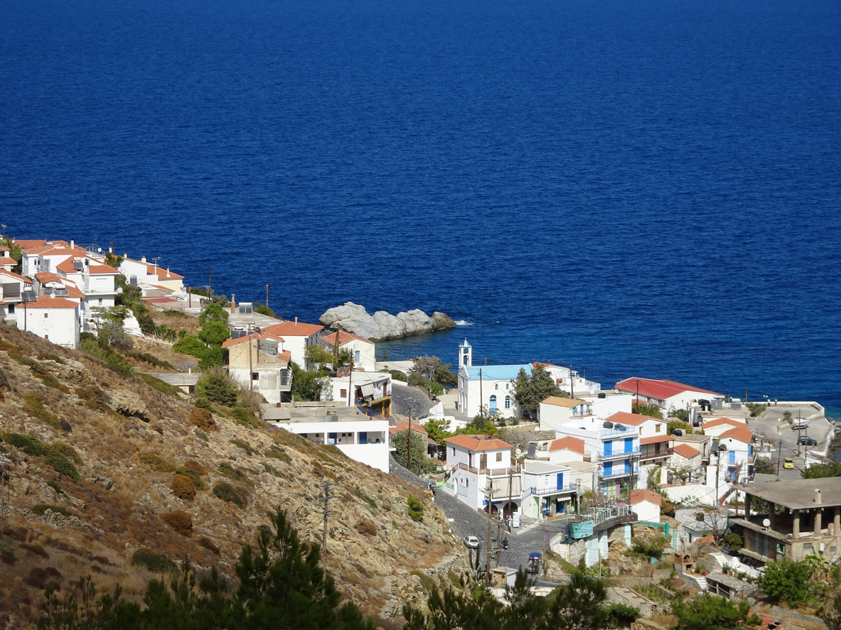 Η μακροζωία τους αφήνει άφωνη την επιστήμη: Το ελληνικό νησί με τους κατοίκους που «ξεχνούν να πεθάνουν»