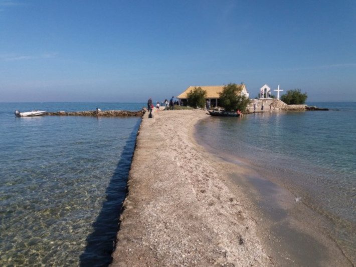 Κρυμμένο διαμάντι: Το παραδεισένιο ελληνικό νησάκι, όπου έζησε σαν ναυαγός ο Άγγελος Σικελιανός