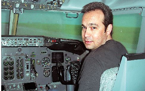 «Λίγα δευτερόλεπτα και θα 'ταν νεκρός»: Ο από μηχανής Θεός που έσωσε τη ζωή του Κώστα Μακεδόνα όταν συνετρίβη το ελικόπτερό του (Pics)