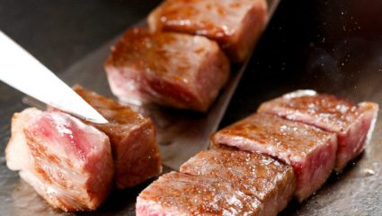 Μπριζόλα Kobe beef 920 ευρώ: Γιατί η «Rolls Royce του κρέατος» είναι τόσο σπάνια
