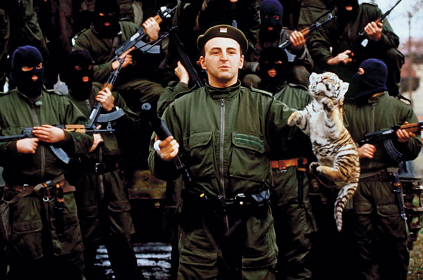 «Οι Τίγρεις του Αρκάν»: Ο διαβόητος στρατός του μαφιόζου που έγινε το είδωλο κάθε κακοποιού