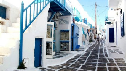 Μετά τη Μύκονο: Τα 4 ελληνικά νησιά που κινδυνεύουν με lockdown