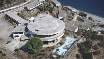 Από την εγκατάλειψη… στολίδι: Το θρυλικό ελληνικό ξενοδοχείο που λάτρευε η Αντζελίνα Τζολί ξαναγεννιέται
