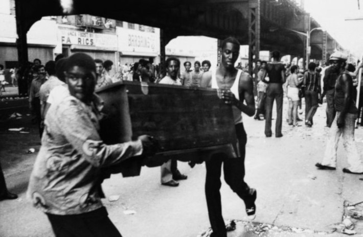 Η εξέγερση των «αθλίων»:  Το black out που σκοτείνιασε τη Νέα Υόρκη και φανέρωσε τη μαύρη ψυχή της