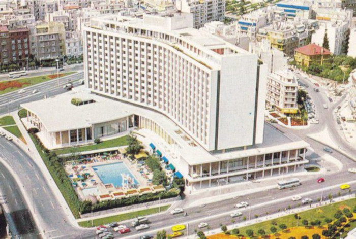«Το ωραιότερο Hilton του κόσμου»: Η ιστορία του εμβληματικού κτιρίου που θα «βεβήλωνε» τον Παρθενώνα